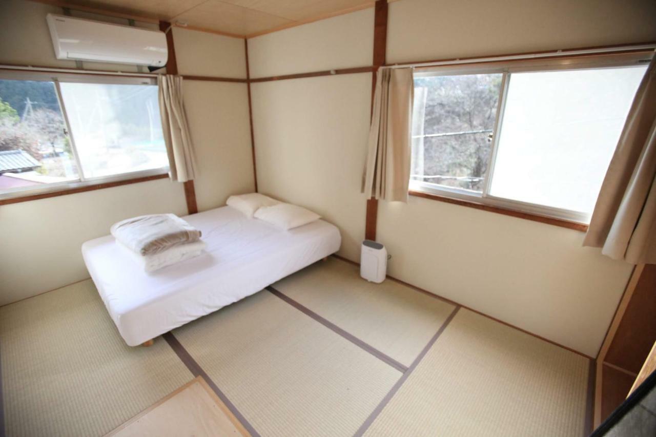 山の中の一棟貸切宿 五番地 Nambu (Yamanashi) Buitenkant foto